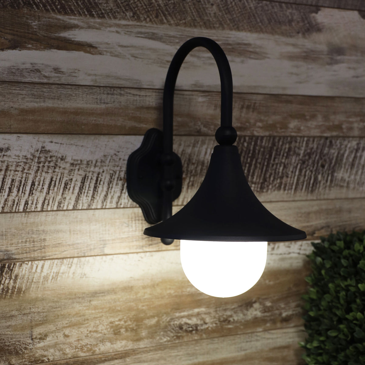MOCA OUTDOOR WALL LIGHT BLACK & OPAL